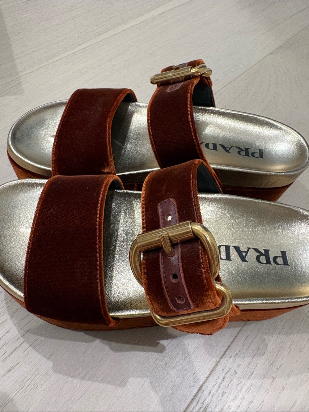 Women’s Authentic Prada burgundy velvet platform sandals size 36 - Picture 4 of 7